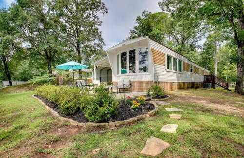 Waterfront Royal Home with Dock and Patio! - Foto 1