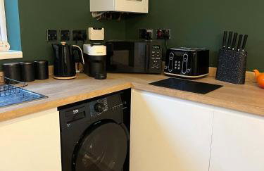 Stylish 2Bed Ground Floor Flat with Private Garden - Photo 8