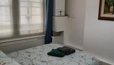 Lovely 1-bedroom flat within minutes from the beach! - Foto 2