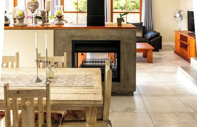 Serene Langebaan Getaway With Garden Views - Photo 16