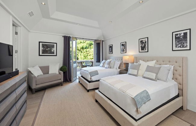 Carolwood - Modern Tuscan Villa With Rolling Lawns and Loggia in Holmby Hills - Photo 4