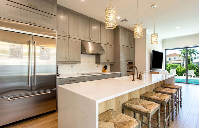 Sorrento Luxury Vacation Home: Expansive 5-Bedroom, 4.5-Bath Retreat with Private Pool, Hot Tub, and Pet-Friendly Accommodations – Just a Short Walk from Stunning Vanderbilt Beach - Foto 11