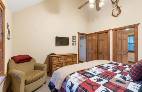 Simon's Treetop Cabin - 2 BDR in Popular Resort - Foto 31