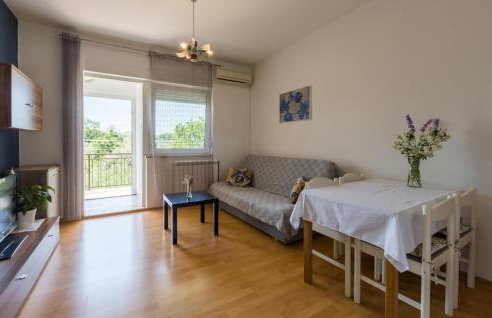 Gorgeous Apartment In Umag With Wifi - Photo 3