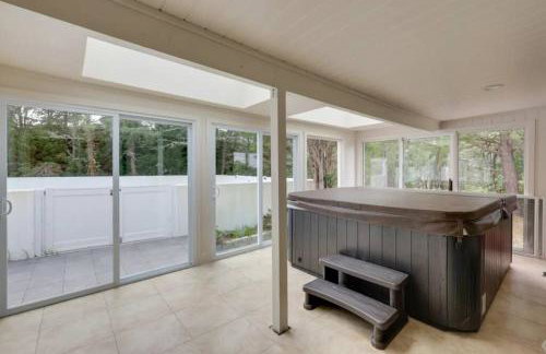 Cape Cod Home w/Ocean View, Roof Top, Pool & Hot Tub - Photo 12