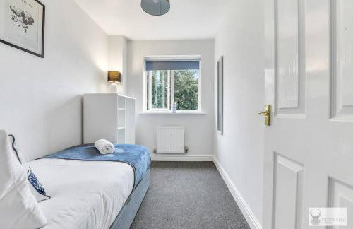 Modern 4-Bedroom Gem Family & Business Friendly - Foto 22