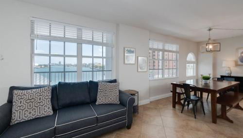 NEW Beach Condo 5 min walk to the Beach Sleeps 9 - Foto 4