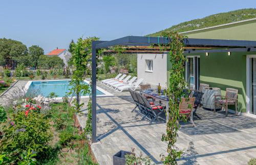 Villa Gariful, Sleeps 8 with Pool & Pet Friendly - Photo 7