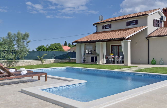 Modern Holiday Home With Pool in Marcana - Foto 9