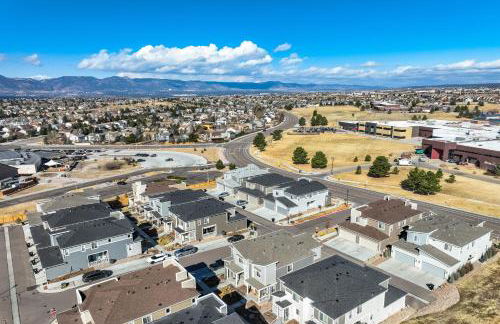 New Briargate Townhome - Mtn Views - Garage - Foto 31