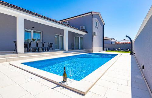 Serenity home Villa Tea with heated pyrolysis salt water - Foto 2