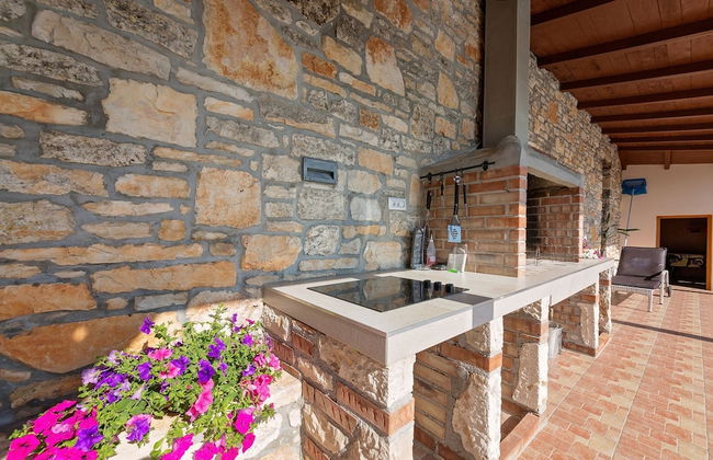 Perfect for Children, Garden With Pool, Playground and Walk in Whirlpool - Foto 8