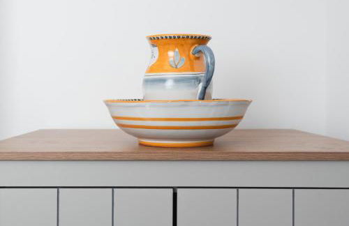 Superb location, character filled apartments by MyCityHaven - Foto 15