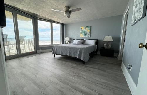 DIRECT OCEANFRONT NO-DRIVE BEACH CONDO - Photo 6