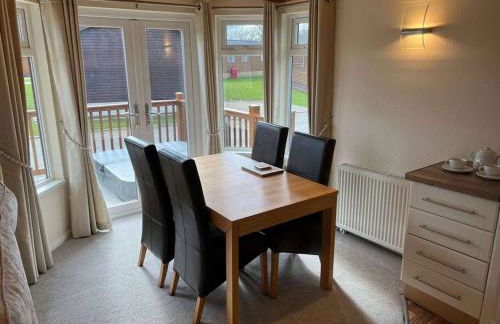 Mandarin Lodge with Hot Tub - Foto 7