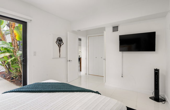 Peaceful 3BD Family House With Pool - Photo 8