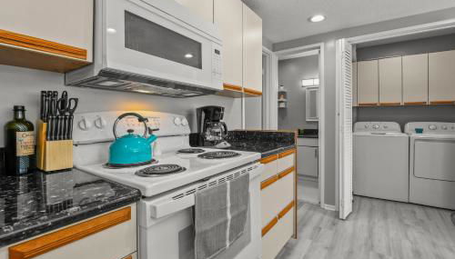 NEW King with Loft Beach Near Gulf - Foto 5