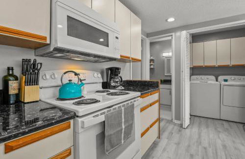 NEW King with Loft Beach Near Gulf - Foto 5