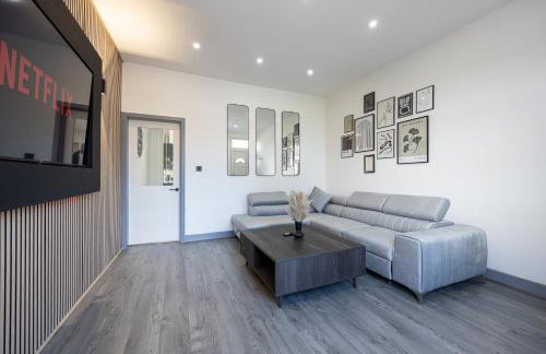 Bolton 2BR Cinema House, Free Parking, Fast WiFi, Comfortable Stay - Foto 9