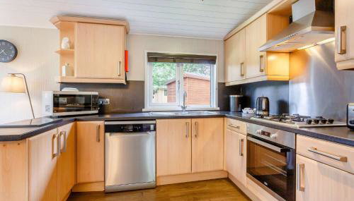 Kingham Lodge - Photo 2