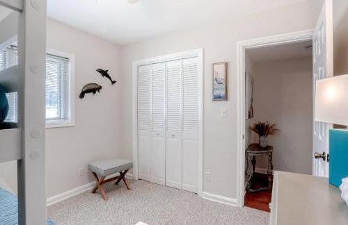 Beachside snowbird escape with fenced yard & washer/dryer - walk to beach access - Foto 22