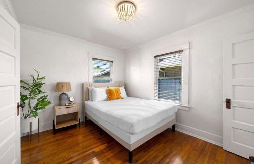 Mid-City 2BR Retreat Firepit Nights with Free Parking - Photo 25