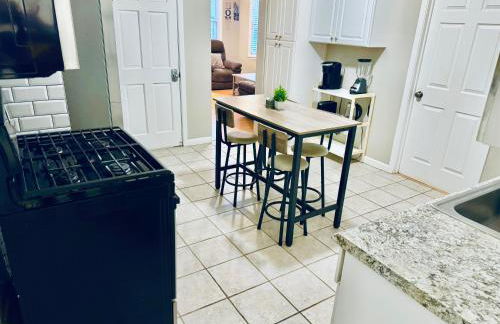 Bright, Stylish & Cozy 2Bed Unit w/Backyard & Grill Close to NYC! - Foto 14