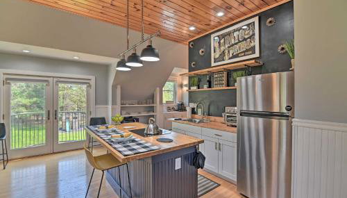 Stylish Studio with Fireplace about 3 Mi From Dtwn! - Foto 2