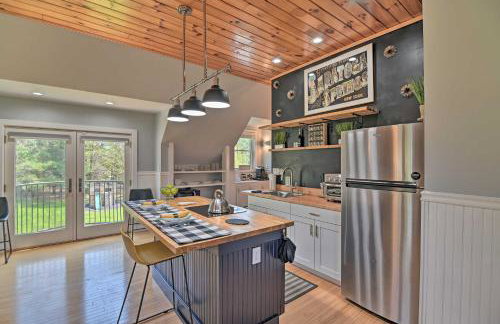 Stylish Studio with Fireplace about 3 Mi From Dtwn! - Foto 2