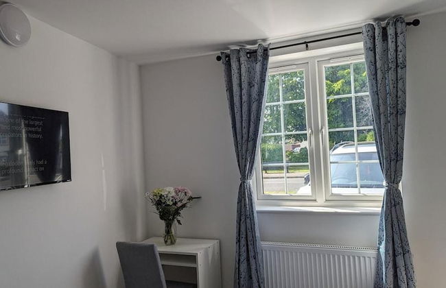 Tranquil Studio Retreat With Free Parking - Photo 10