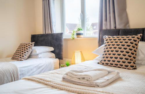 Central location -3 Beds, 2 baths , off-street parking, fast Wifi, sleeps 7 - Foto 7