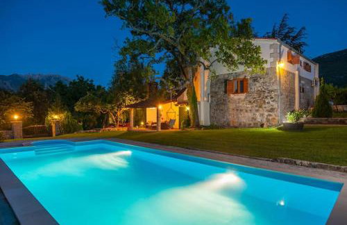 Amazing Villa In Slime, rest for mind, body and soul - Nature, garden and outside swimming pool - Foto 42