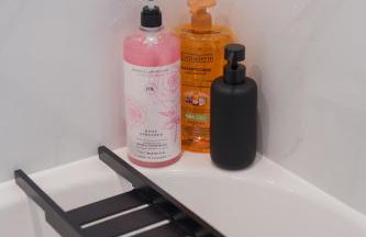 Perfect for Contractors & Families - Free Parking - Foto 22