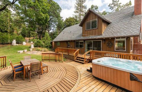 Sequoia Retreat- Spacious Cabin, Hot tub, & Sundeck - Foto 1