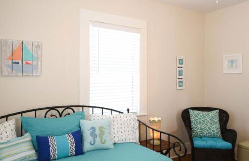 Catch A Wave 2 Blocks to the Beach Two-Story With Porch - Foto 21