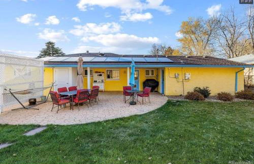 Sunny Beach House of Olde Town Arvada - Foto 6