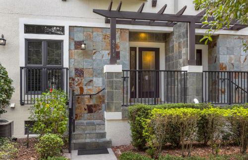 Vibrant 4BR Family Townhome 1 mile from Disney World and Disney Springs - Photo 14