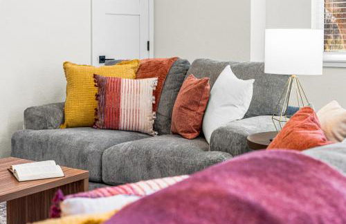 The Downtown Duplex - Pet Friendly - NEW BUILD - Foto 6