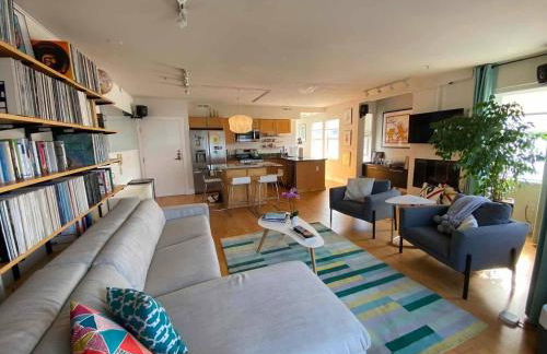 Stylish NOPA Penthouse, Remote Work Friendly - Foto 16