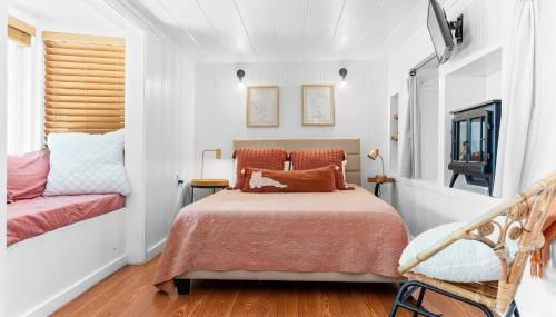 Redwood Cabin with Hot Tub Canyon View and Dogs OK - Foto 2