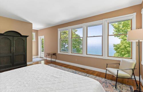 Experience luxury at Lakefront Villa - Foto 16