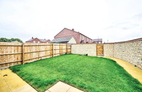 Premium 3 Bed Residence w Garden and Parking - Foto 14