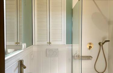 Zloty, a Skromny - ogrodzony domek z jacuzzi i widokiem na jezioro - Foto 18