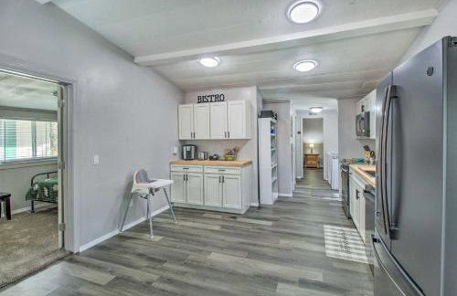 2 Mi to Rainbow Lake Woodsy Retreat with Deck! - Foto 8