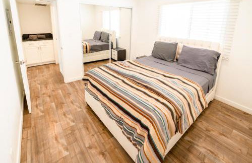 Cozy Stylish 1-Bedroom In Hollywood With Free Gated Parking - Photo 2