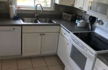 Spacious and Walk to the Beach with Central AC and Outdoor Shower - Photo 12