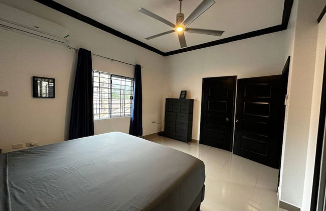 Luxury Living- Modern - Contemporary Home With Brand New Pool in Manor Park - Foto 3