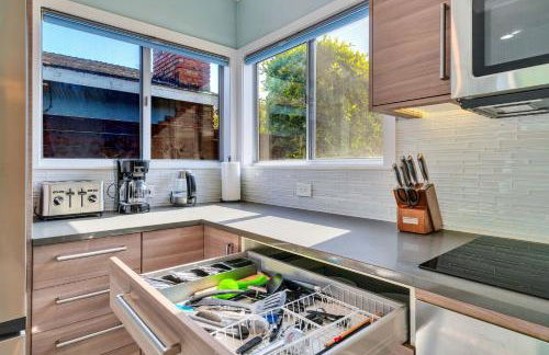 Modern Pool house with hot tub and relaxing backyard - Foto 41