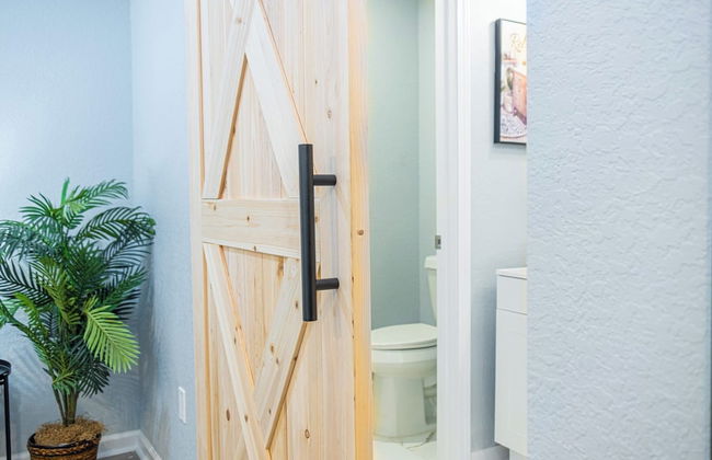 Spacious Delightful 4 BR/ 3 BA Close to Downtown - Foto 30