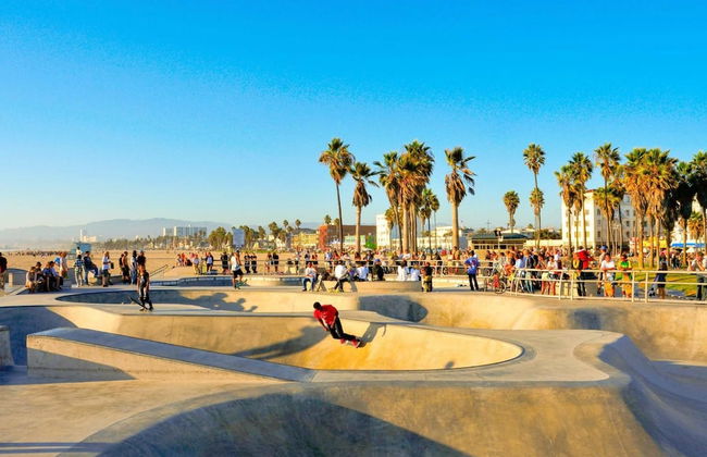 Gorgeous Studio in Beverly Boulevard! Sleeps 4! - Photo 18